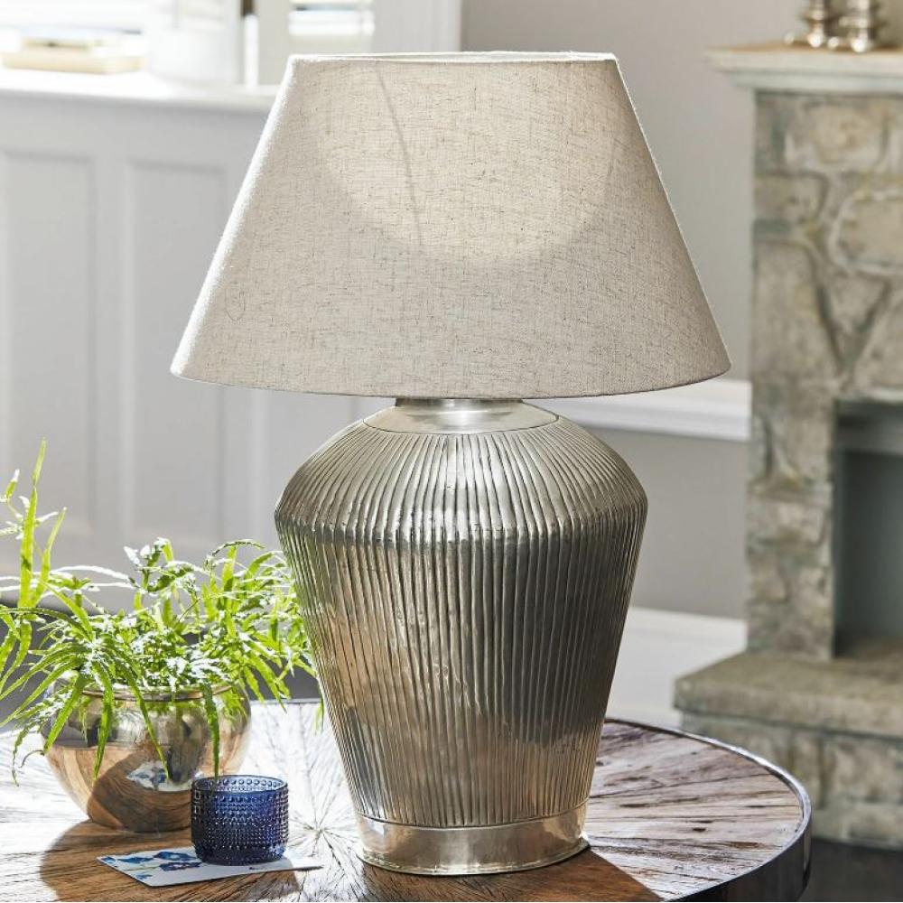 mediterran polgari ezust asztali lampa elegans krom vilagitas nappali komod ejjeliszekreny villa lampak hampton style lameridiana lakberendezesi bolt klasszikus.jpg